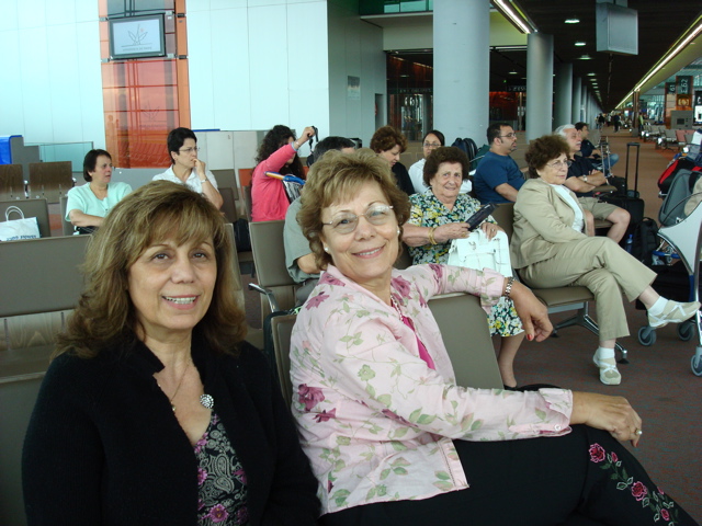 Alma, Suad, and others waiting in the Paris airport (sy)