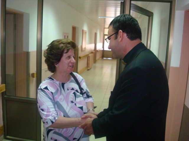 Father Samer saying goodbye at the Four Homes of Mercy in Bethany (sy)