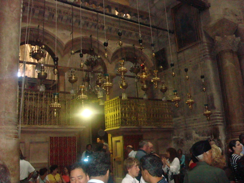 Censors hanging in the Church of the Holy Sepulchre (sy)