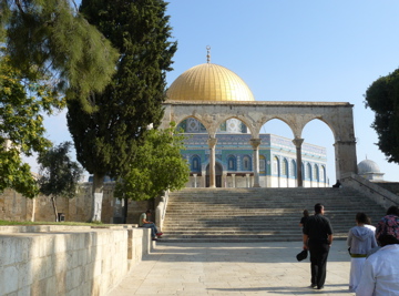 Dome of the Rock, beyond the arches, on the Temple Mount (rw)