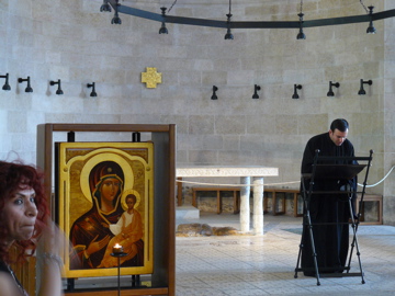 Father Samer reads the gospel of the loaves and fishes in the Church of the Seven Springs (rw)