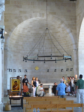 Group Photo showing the soaring roof of the Church of the Heptapegon - Ann, Paul, Alma, Suad, Salim, Father Samer, Fuad, Ursula, Natalia, Rowida, Rafiha, George, David (rw)