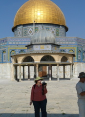 Ann with the Dome of the Rock and the much smaller Dome of the Chain (rw)