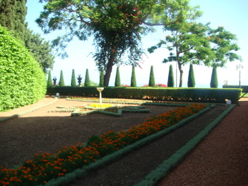 Beautiful corner and star in the gardens of the Baha'i Shrine of the Bab in Haifa (hs)